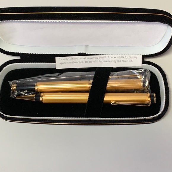 Other - Write with Style NWOT Retractable Pencil Set/Case